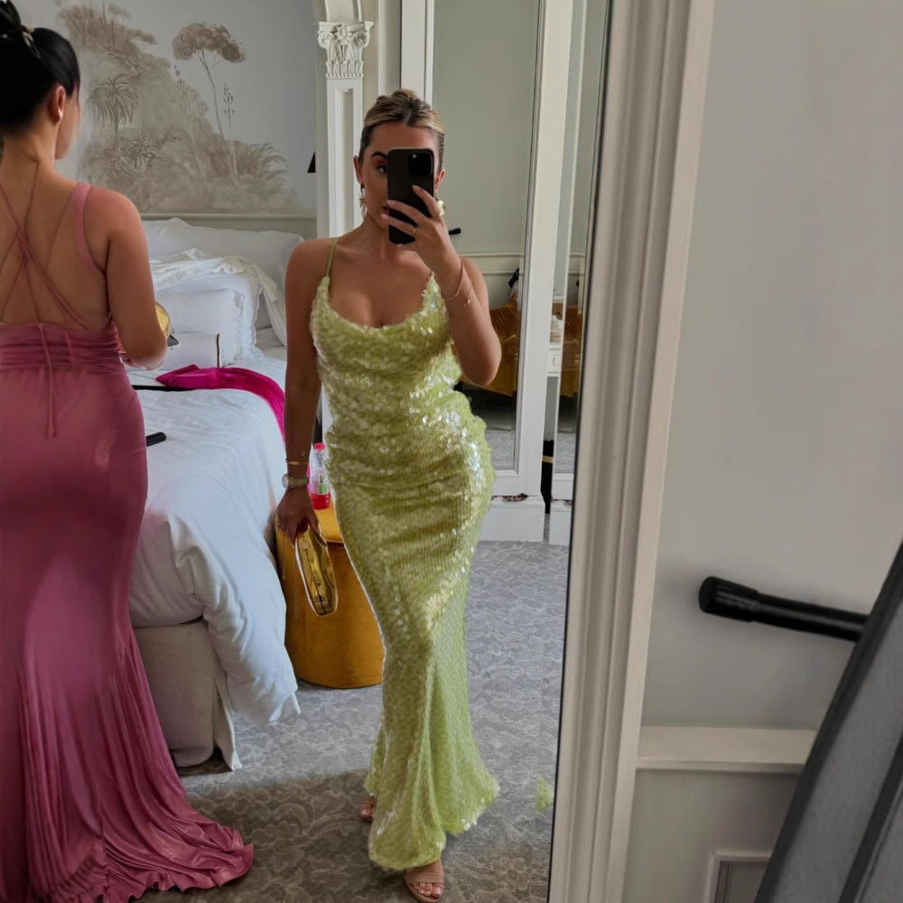 Damen Schimmerndes Pailletten-Maxikleid mit tiefem V-Ausschnitt und figurbetontem Schnitt EB