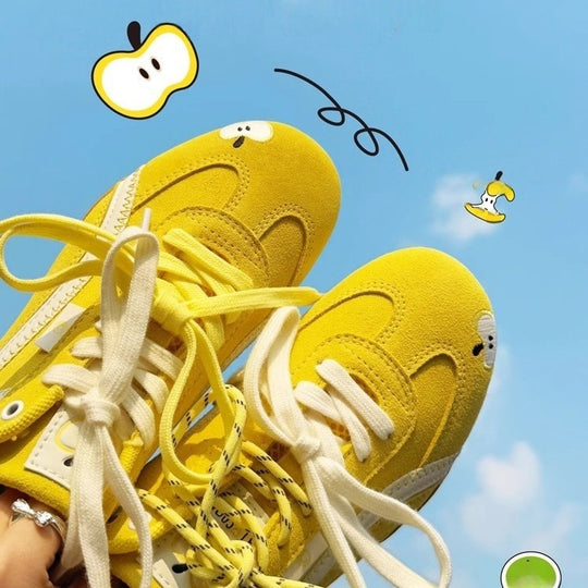 Damen Sneakers mit fröhlichem Apfelmotiv und textiler Oberflächenstruktur EB