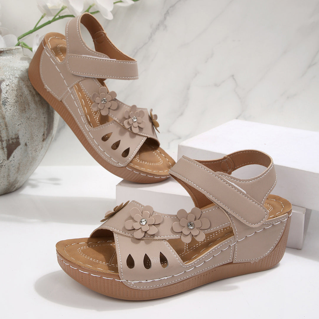 Damen Komfortable Sandalen mit Blumendekor EB