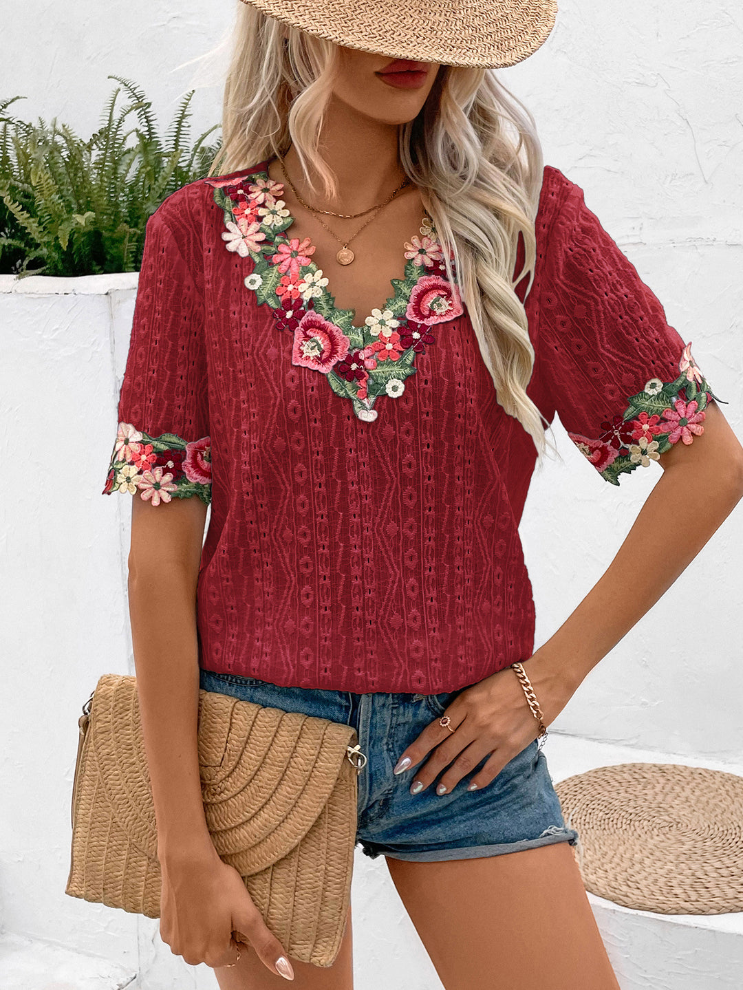 Damen Bluse mit floralen Stickereien und luftigen Ärmeln EB