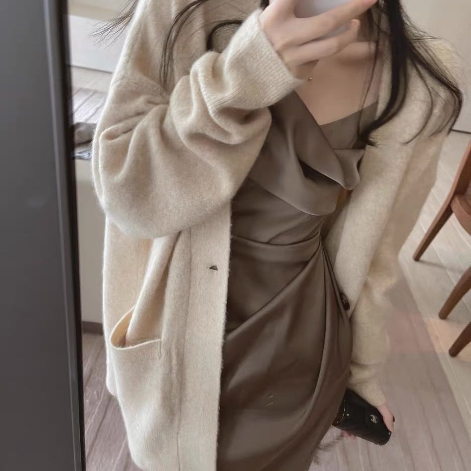 Damen Gemütlicher Strickcardigan mit großen Taschen und asymmetrischem Schnitt EB
