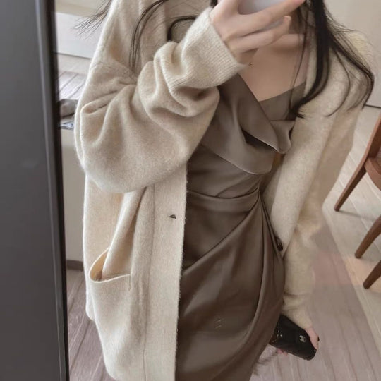 Damen Gemütlicher Strickcardigan mit großen Taschen und asymmetrischem Schnitt EB