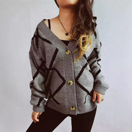 Damen Strickjacke mit modernem geometrischem Muster und hochwertigen Knopfdetails EB