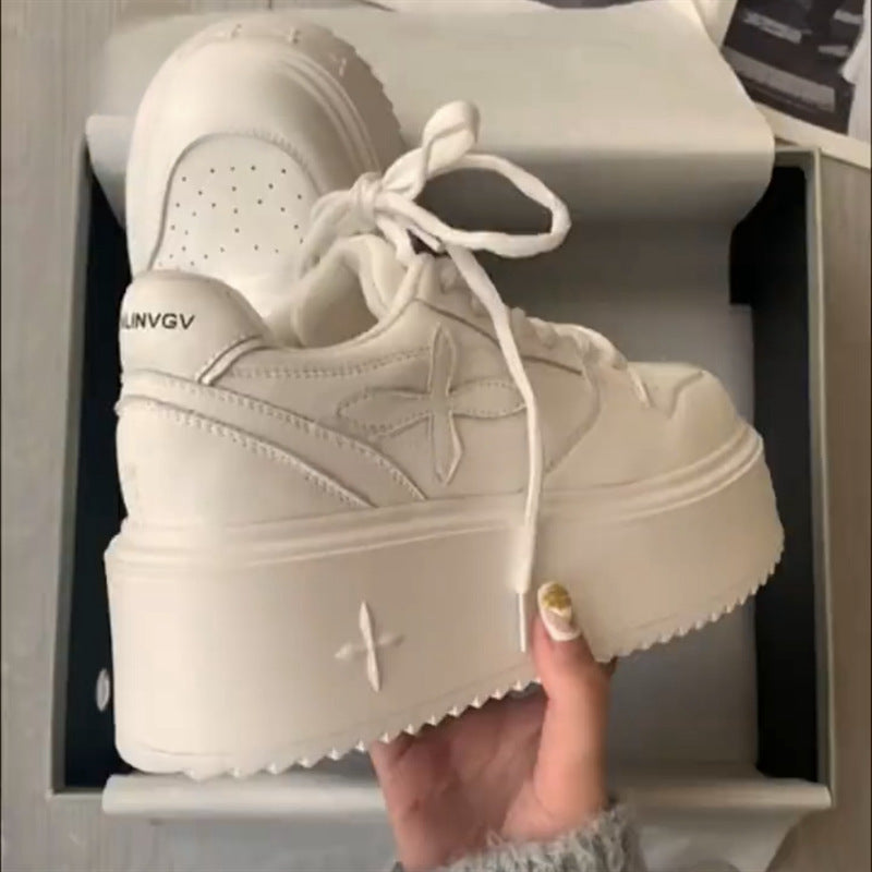 Damen Plateau-Sneaker mit modischem Design und stabiler Sohle EB