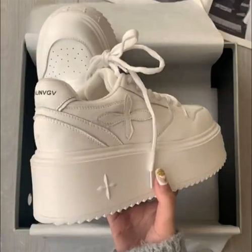 Damen Plateau-Sneaker mit modischem Design und stabiler Sohle EB