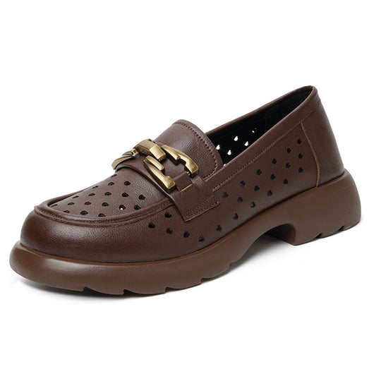 Damen Elegante Mokassins mit luftiger Perforation und subtiler Schmuckdetails EB