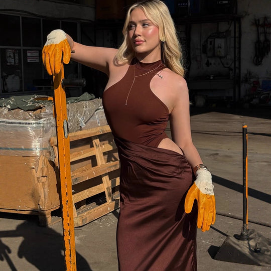 Damen Elegantes Maxikleid mit figurformendem Halterneck und drapiertem Rock EB