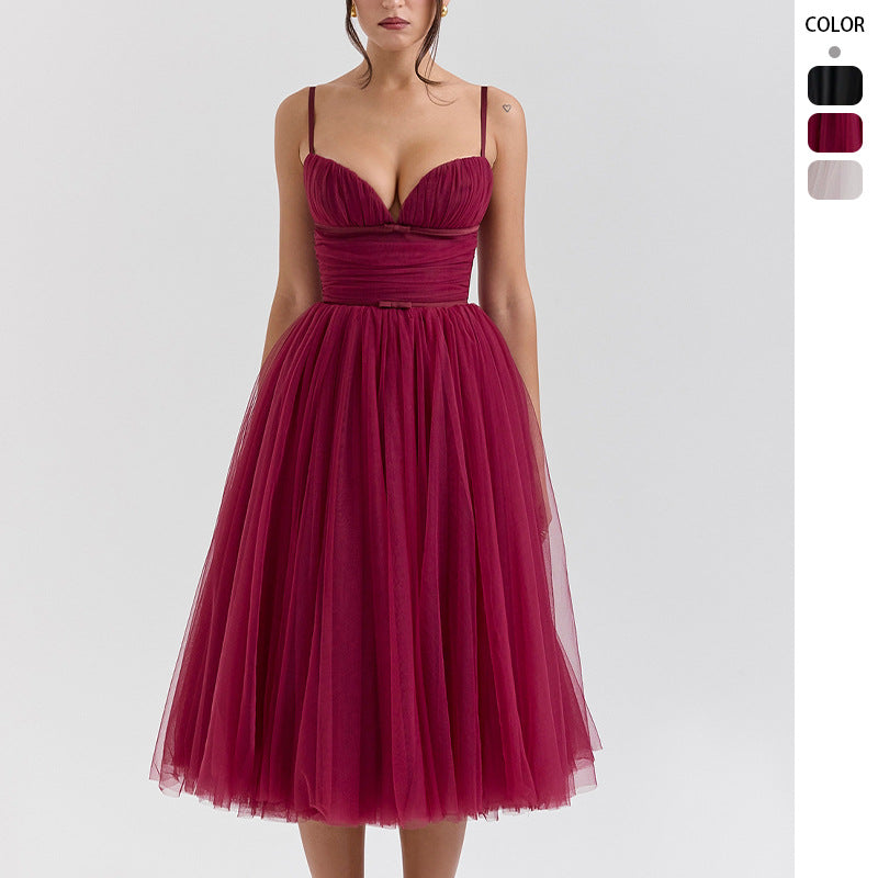 Damen Tüllkleid mit eleganter A-Linien Silhouette und verstellbaren Spaghettiträgern EB