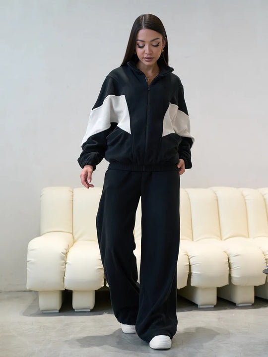 Damen oversized Reißverschluss-Fleecejacke mit Paneel-Details und weiter High-Waist-Loungehose Eichborn Berlin