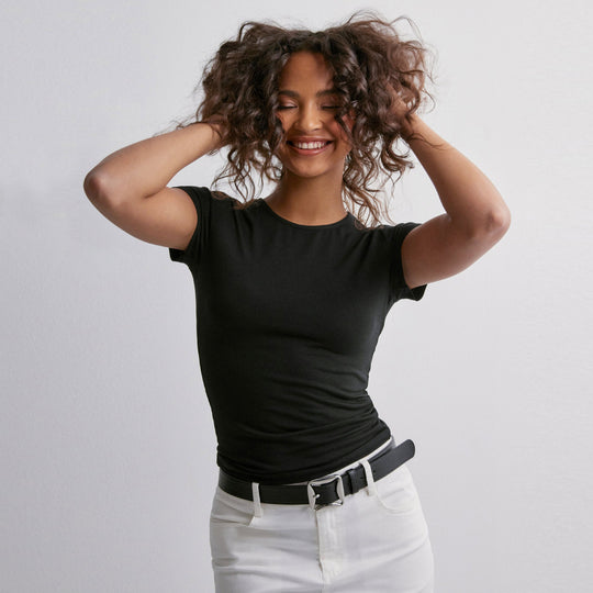 Damen Slim Fit T-Shirt aus hochwertigem Baumwollmix mit elastischem Stretch EB