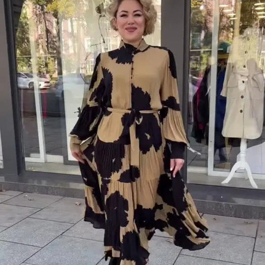 Damen Plissee Maxikleid mit tiefem Rundhalsausschnitt und eleganten Rüschen EB