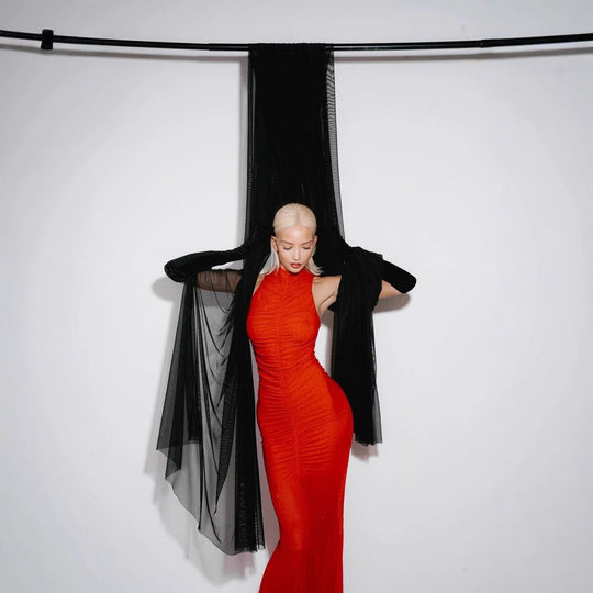 Damen Elegantes langes Abendkleid mit Raffung und schimmernden Akzenten EB