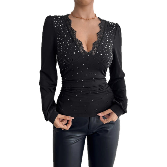 Damen nan tailliertes Langarm-Shirt mit tiefem Spitzen-Dekolleté, Raffung und Kristallbesatz EB