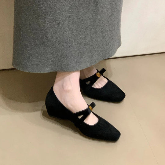 Damen Halbschuhe mit elegantem Riemen und angenehm gepolstertem Fußbett EB