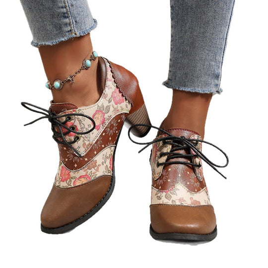 Damen Schuhwerk mit floralem Design und robustem Blockabsatz EB