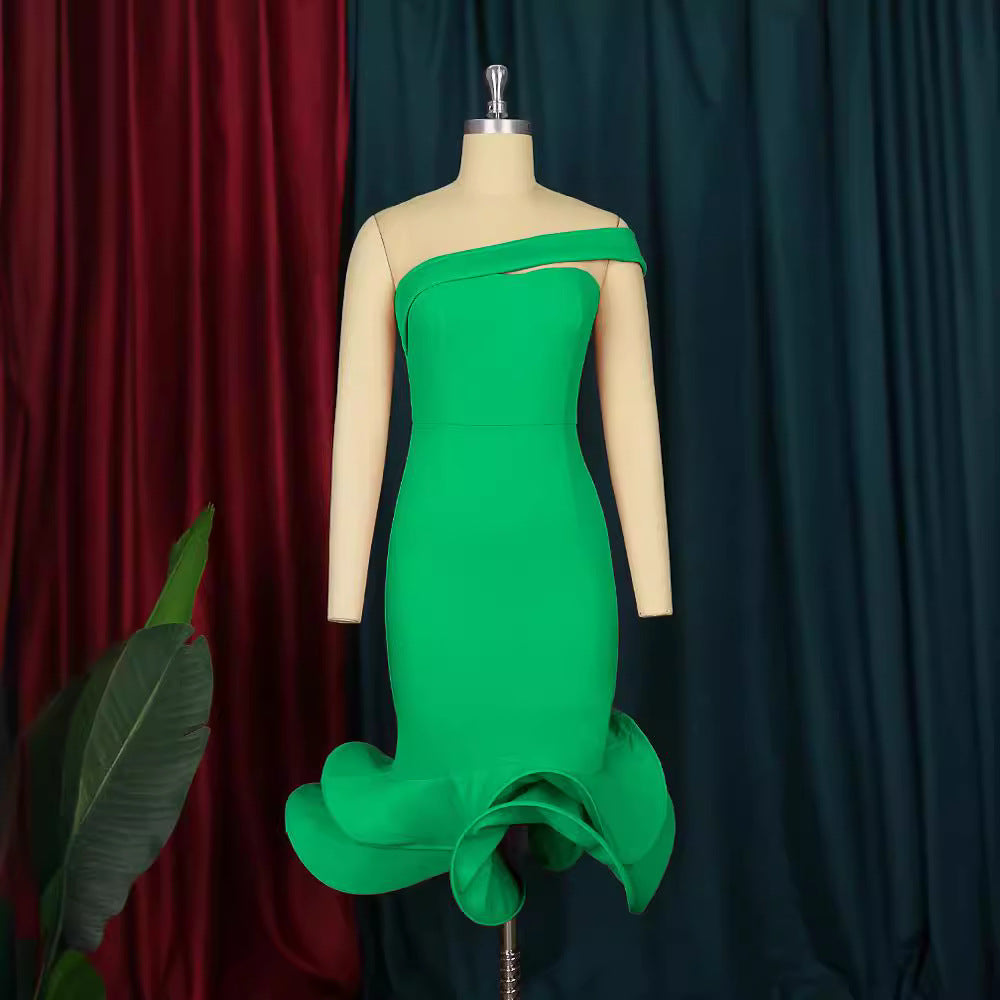 Damen elegantes Cocktailkleid mit asymmetrischem Ausschnitt und voluminösem Saum EB