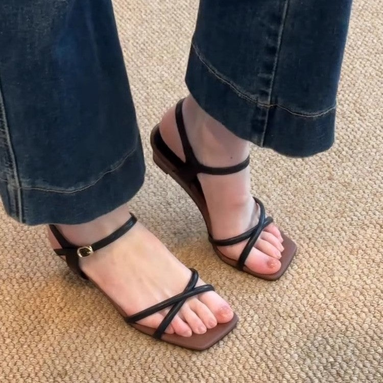 Damen elegante Strandsandalen mit verstellbaren Riemen und komfortablem Fußbett EB