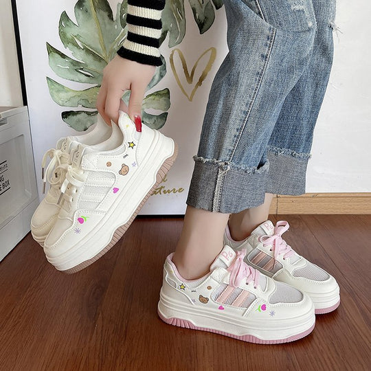 Damen modische Sneakers mit einzigartigen Verzierungen und komfortabler Dämpfung EB