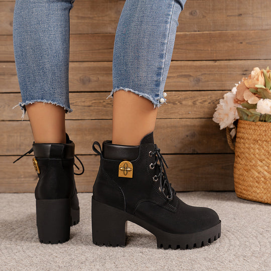 Damen Schnürstiefeletten mit markanten Profilsohlen und elegantem Anhänger EB
