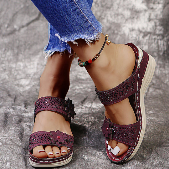 Damen Komfortable und modische Riemensandalen mit floralem Design EB