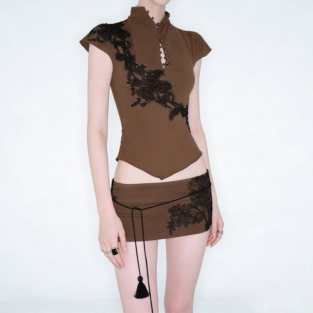 Damen Elegantes Spitzenoberteil mit modischen Knopfdetails EB