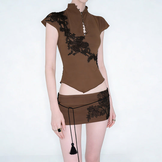 Damen Elegantes Spitzenoberteil mit modischen Knopfdetails EB