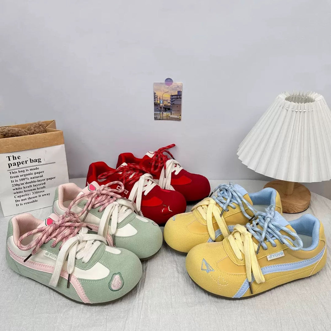 Damen Sportliche Sneakers mit innovativer Schnürung und farbenfrohem Design EB