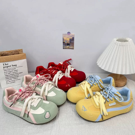 Damen Sportliche Sneakers mit innovativer Schnürung und farbenfrohem Design EB