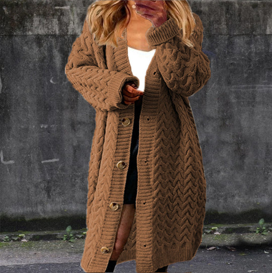 Damen Grobstrickjacke mit kunstvollem Zopfmuster und eleganten Knöpfen EB