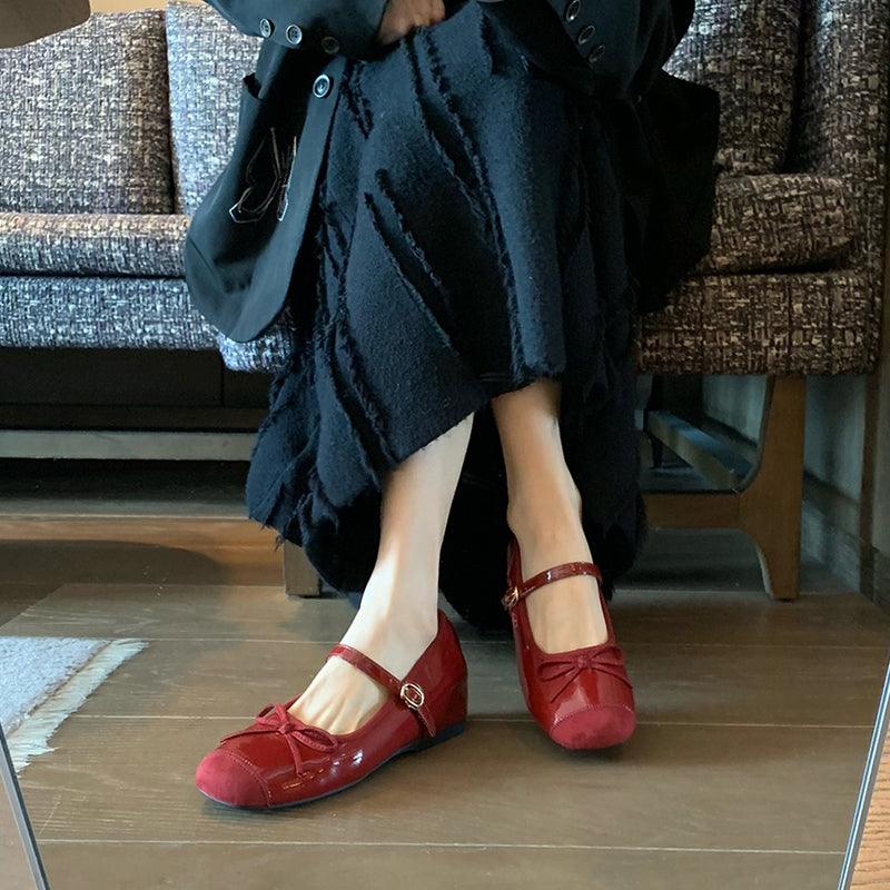 Damen Ballerinas mit elegantem Riemen und hochwertigem Lackleder EB