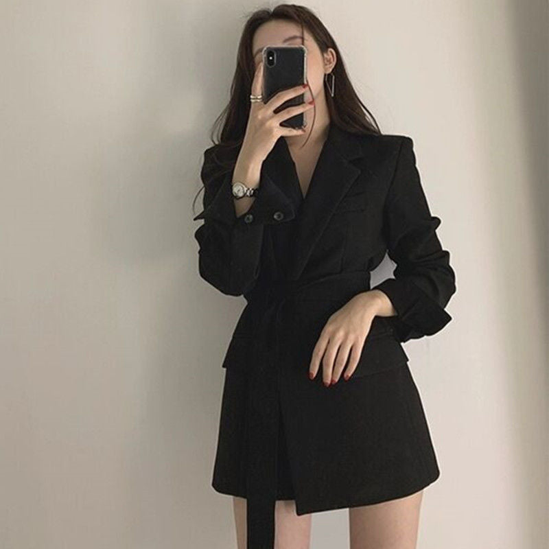 Damen Eleganter Blazer mit asymmetrischem Schnitt und modischen Details EB