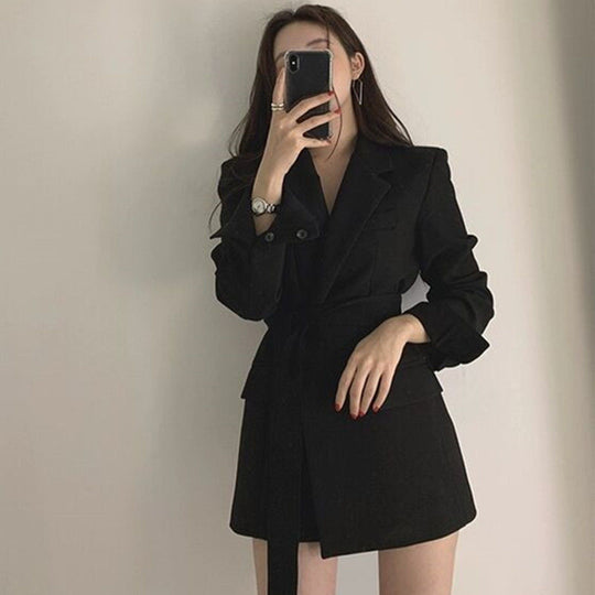 Damen Eleganter Blazer mit asymmetrischem Schnitt und modischen Details EB