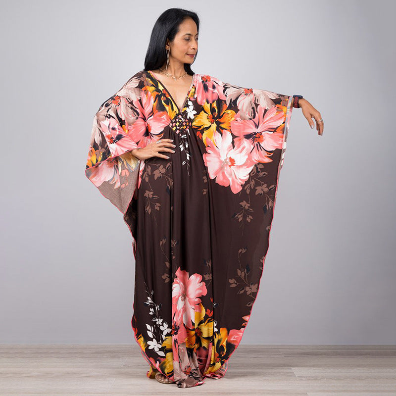 Damen Maxikleid mit kunstvollem Pfauenmuster und seitlichen Schlitzen Heidi Mode