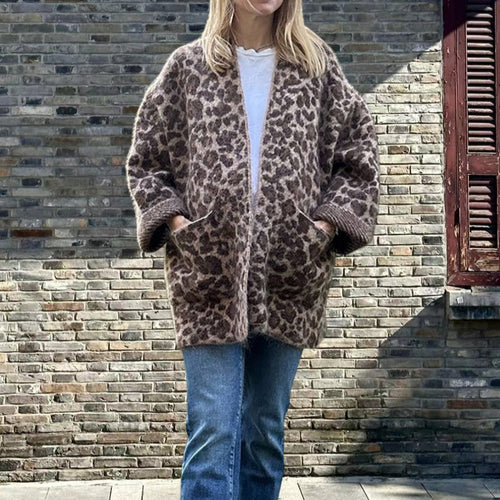 Damen Kuschelige Strickjacke im Leo-Design mit oversized Passform EB