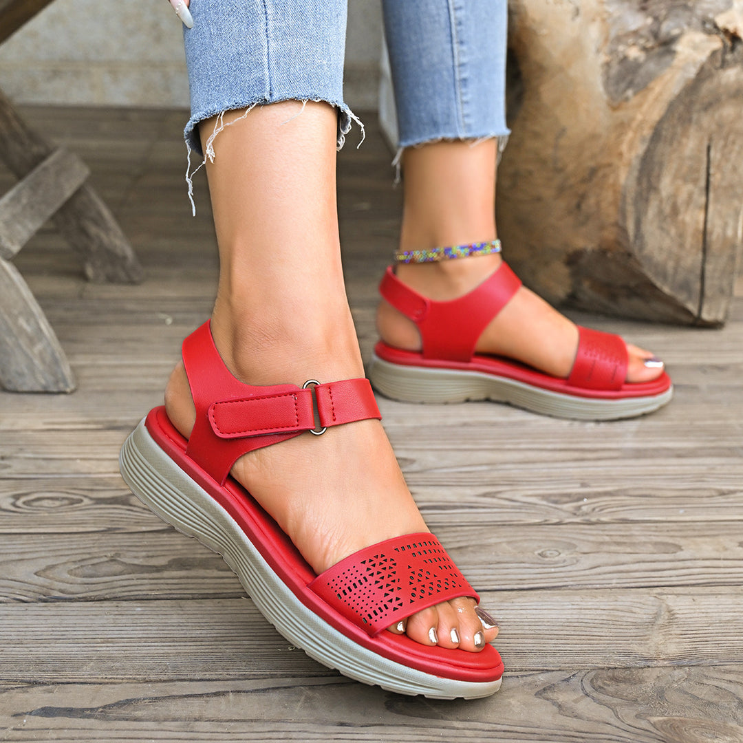 Damen Komfortable Riemensandalen mit perforiertem Design und verstellbarem Riemen EB