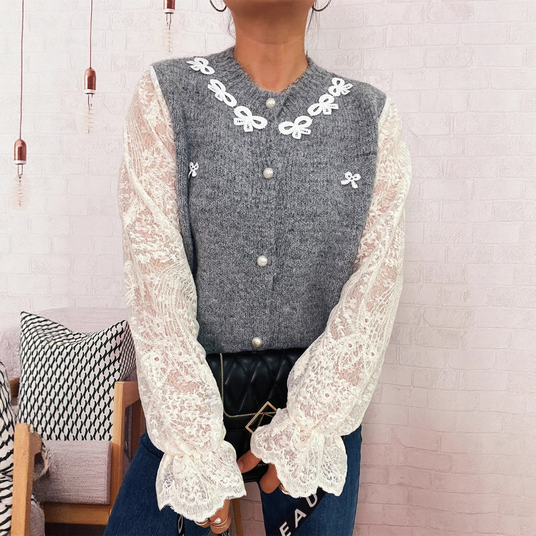 Damen Strickjacke mit romantischen Spitzendetails und eleganten Knopfverschlüssen EB