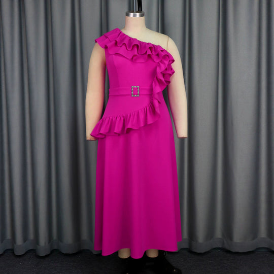 DamenElegantes Abendkleid mit asymmetrischem Rüschenbereich und Taillengürtel EB
