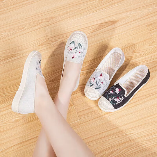 Damen bequeme Slip-On Espadrilles mit floralem Stickdesign EB
