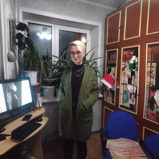 Damen Grobstrick-Kardigan mit tiefem V-Ausschnitt und praktischen Taschen EB