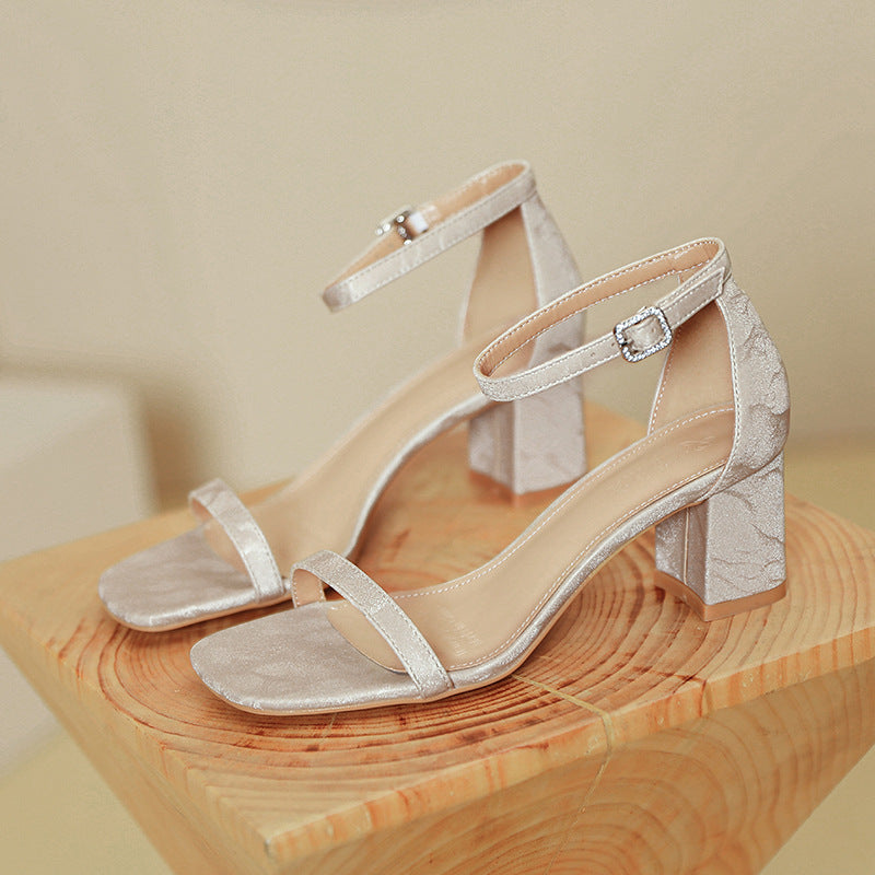 Damen modische Sandalen mit komfortablem Blockabsatz und elegantem Riemen EB
