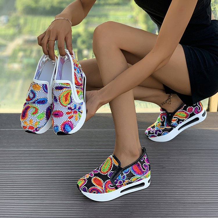 Damen Slip-On Keil-Sneaker mit besticktem Canvas-Obermaterial und luftgepolsterter Plateau-Sohle EB