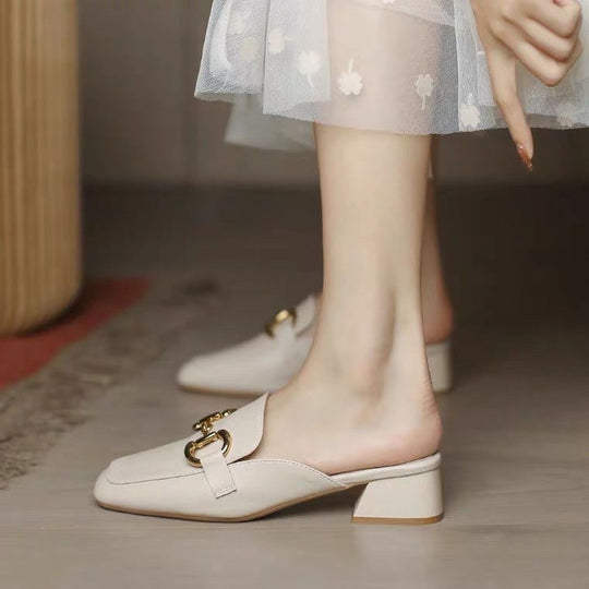 Damen Elegante und bequeme Mules mit geschlossenen Zehen und modischen Details EB