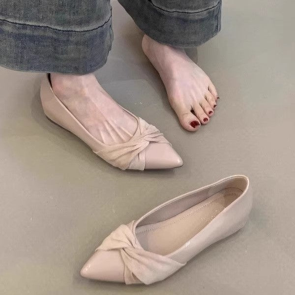 Damen spitze Pumps mit kunstvollem Knoten aus feinem Satin EB