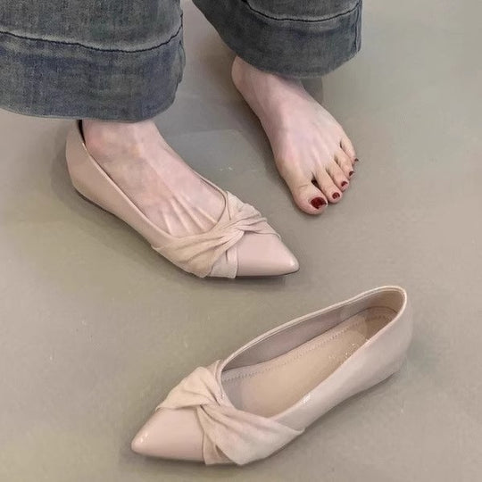 Damen spitze Pumps mit kunstvollem Knoten aus feinem Satin EB