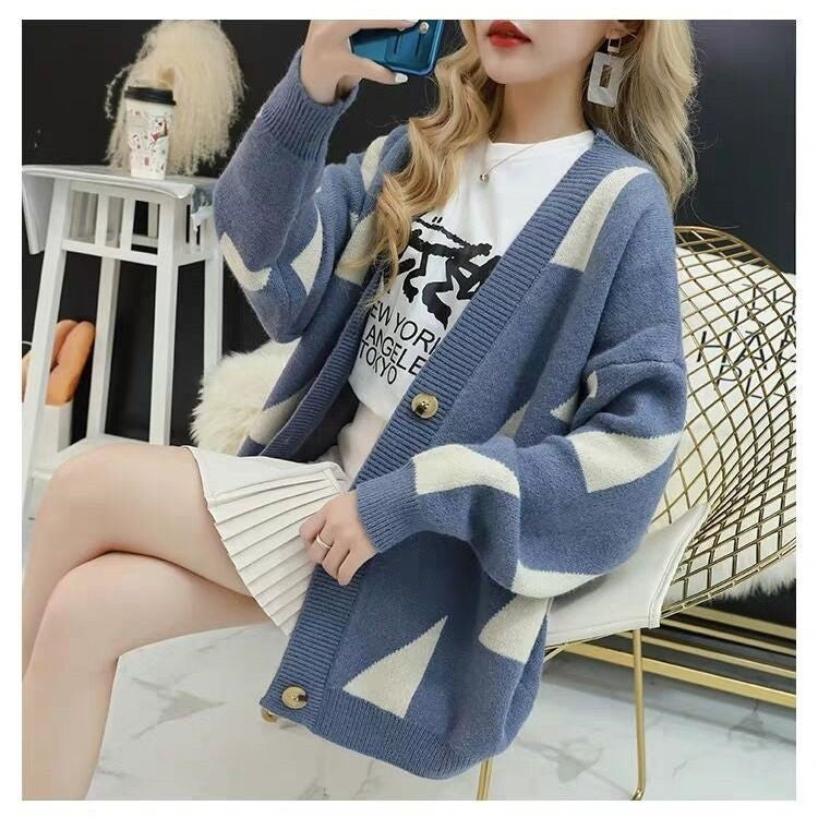 Damen lässige Strickjacke mit großflächigem Muster und praktischen Knopfdetails EB