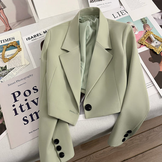 Damen nan kurzer taillierter Blazer mit markantem Revers und Ein-Knopf-Verschluss EB