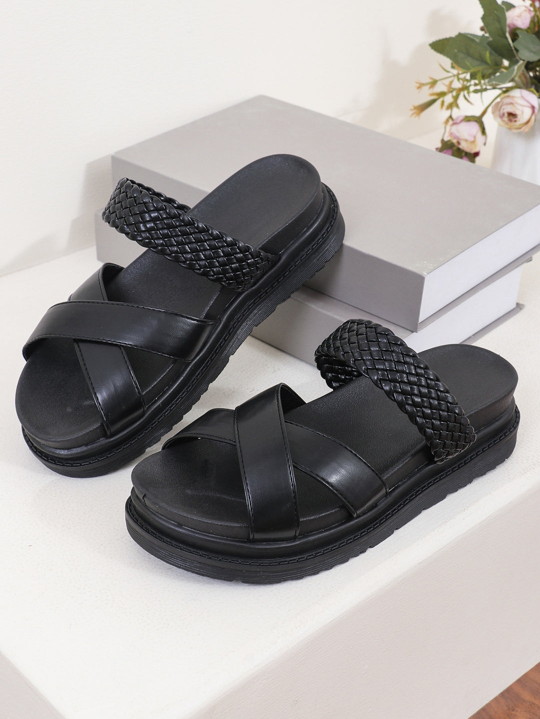Damen Woven-Badesandalen mit Kreuzriemendesign und rutschfester Sohle EB