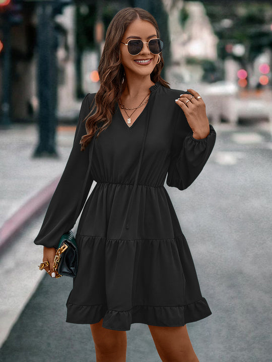 Damen kurzes Kleid mit lässigem Schnitt und Volantdetails EB