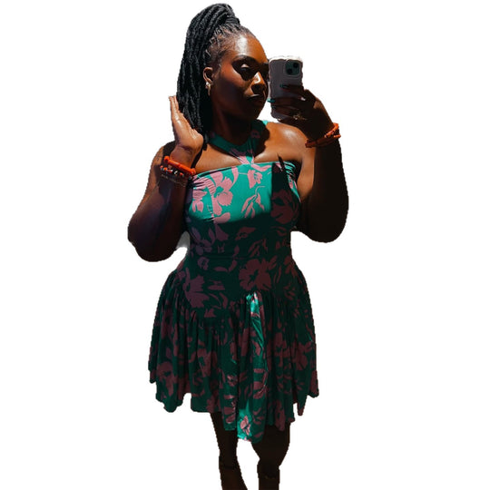 Damen Sommerliches Kleid mit hübschen Blumenmuster und tailliertem Design EB