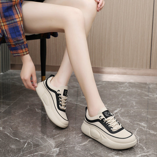 Damen Sportliche Sneakers mit dämpfendem Obermaterial und charakteristischer Sohle EB